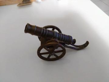 Miniatuur kanon waarschijnlijk van messing beschikbaar voor biedingen