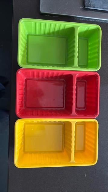3x gekleurde melanine frietbakjes beschikbaar voor biedingen