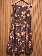 Taupe jurk mouwloos fifties bloemen print mt 46 zgan gevoerd, Kleding | Dames, H&M, Bruin, Verzenden, Maat 46/48 (XL) of groter