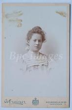 Kabinetfoto jonge vrouw Amsterdam 1900's, Verzamelen, Gebruikt, Foto, Voor 1940, Verzenden