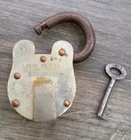 Om 1910 - 1925 GROOT Zwaar Hangslot Hang Slot met Sleutel, Antiek en Kunst, Ophalen of Verzenden