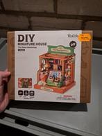 Rolife DIY miniatuur house / huis gloednieuw!!!, Ophalen of Verzenden, Nieuw