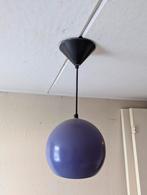 Paarse hanglamp – retro stijl – ronde kap, Huis en Inrichting, Ophalen, Gebruikt, Metaal, Minder dan 50 cm