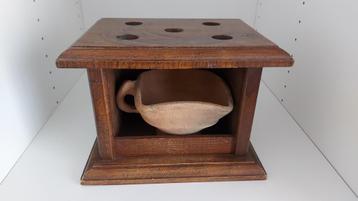 Eiken voetenstoof met aardewerken kolenbakje beschikbaar voor biedingen