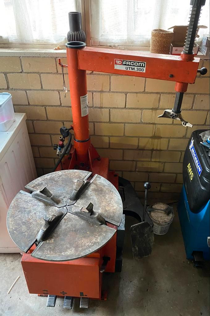 Flacon UTM.300 Bandenapparaat monteermachine 230volt 380volt, Auto diversen, Autogereedschap, Gebruikt, Ophalen