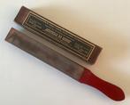 Antieke VOLCAN scheermes strop paddle leer vlierhout, Antiek en Kunst, Antiek | Gereedschap en Instrumenten, Ophalen of Verzenden