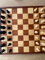 Houten schaak- en dambord met schaak- en damstukken, Hobby en Vrije tijd, Gezelschapsspellen | Bordspellen, Een of twee spelers