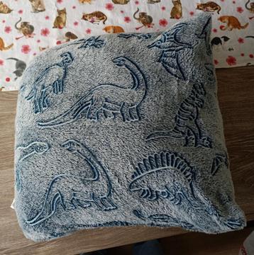 Glow in the dark dino kussen beschikbaar voor biedingen