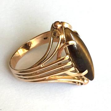 Gouden ring 14 kt vintage, met tijgeroog, bijzonder ontwerp