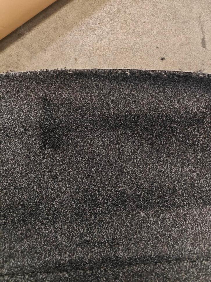 Mooie rol antraciet kleur 2 meter breed 10 meter lang, Huis en Inrichting, Stoffering | Vloerbedekking, Nieuw, Tapijt, minder dan 10 m²