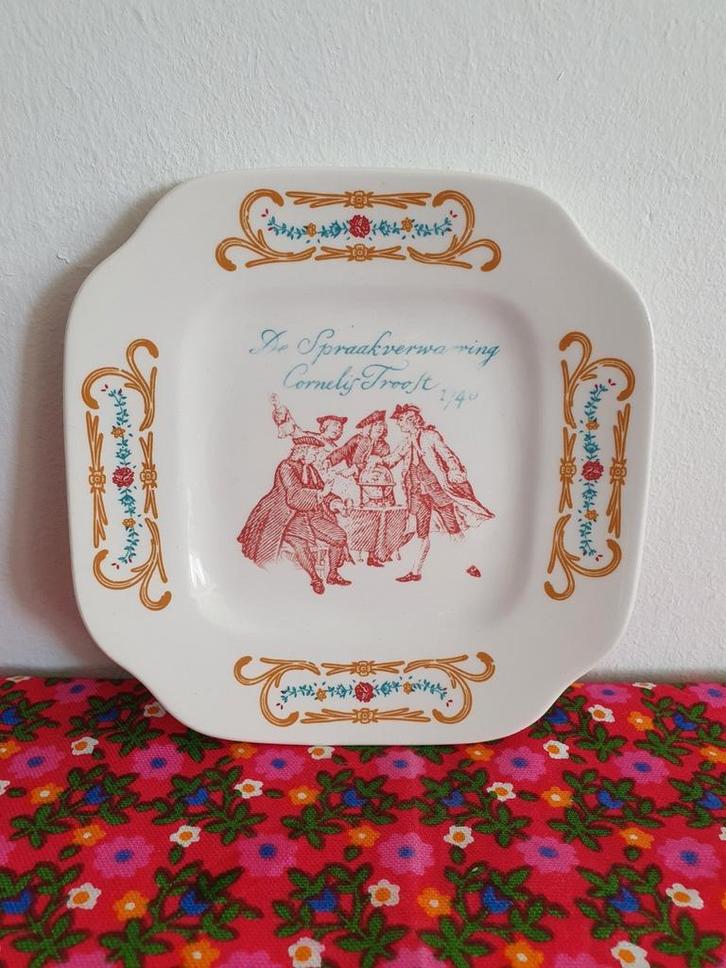 Bordje De Spraakverwarring Boch La Louvière Cornelis Troost, Huis en Inrichting, Keuken | Servies, Zo goed als nieuw, Bord(en)
