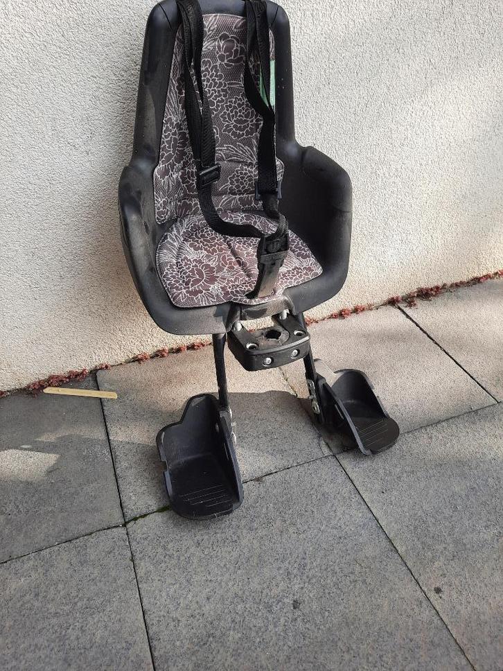 Fietszitje op stuurstang fiets, Fietsen en Brommers, Fietsaccessoires | Fietsstoeltjes, Gebruikt, Voorzitje, 0 t/m 10 kg, Voetsteuntjes