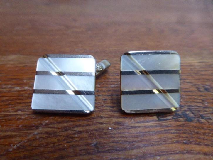 Paar art deco zilverkleurige manchetknopen met parelmoer, Antiek en Kunst, Antiek | Kleding en Accessoires, Dames, Heren, Ophalen of Verzenden