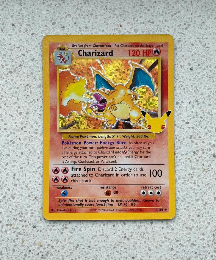 Pokémon TCG - Sword & Shield Celebrations Charizard #4/102, Hobby en Vrije tijd, Verzamelkaartspellen | Pokémon, Losse kaart, Ophalen of Verzenden