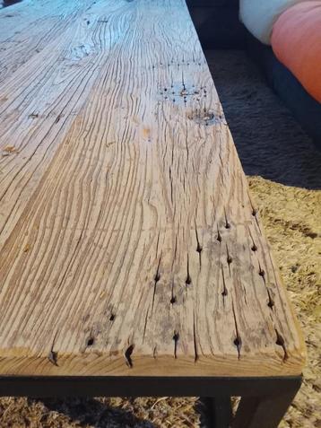 Salontafel met blad uit India beschikbaar voor biedingen