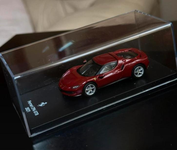 Ferrari 296 GTB (2021) Ferrari GT collectie 1/64 nieuw, Hobby en Vrije tijd, Modelauto's | Overige schalen, Nieuw, Auto, Ophalen of Verzenden