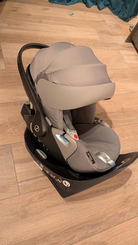 Autostoel cybex cloud z met base Grijs, Kinderen en Baby's, Autostoeltjes, Gebruikt, Overige merken, 0 t/m 13 kg, Autogordel of Isofix