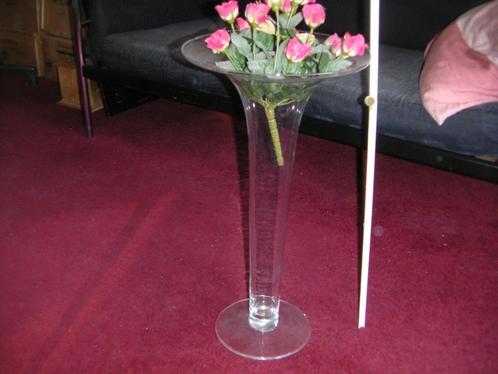 60 cm hoge glazen vaas, kelkvorm ( PINKSTEREN expositie !), Huis en Inrichting, Woonaccessoires | Vazen, Nieuw, Overige kleuren