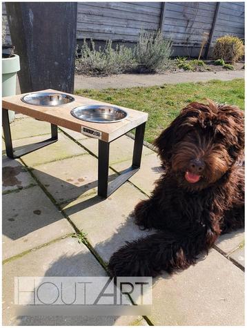 Eet & Drinkset Stalen frame met steigerhout / hond of kat! beschikbaar voor biedingen