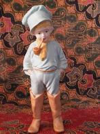 Mooi oud beeldje uit Engeland van jongen met pijp 28,2 cm.