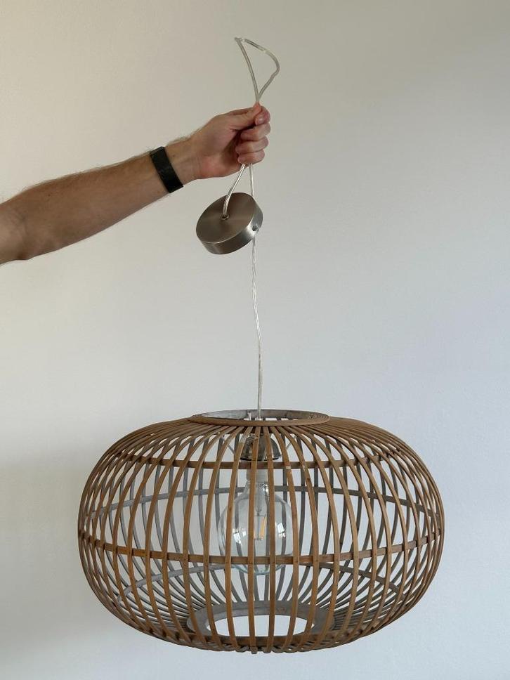 Bamboe hanglamp - natuurlijke look met moderne fitting, Huis en Inrichting, Lampen | Hanglampen, Zo goed als nieuw, Minder dan 50 cm
