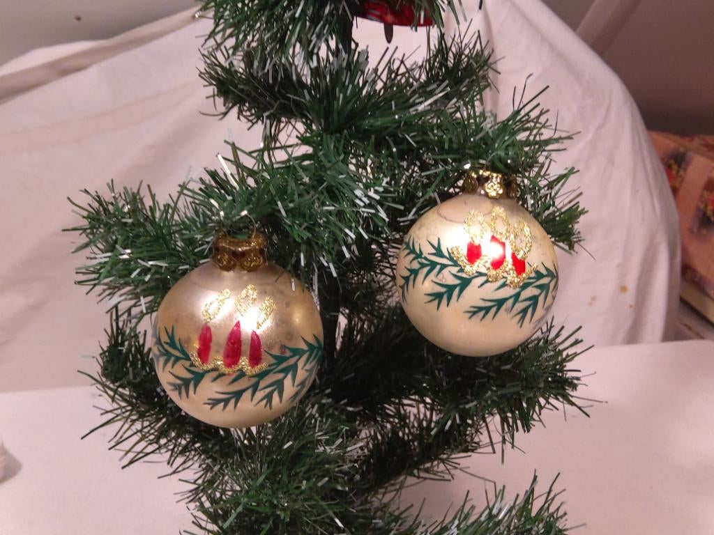 2 mooie oude kerstballen., Diversen, Kerst, Ophalen of Verzenden, Gebruikt