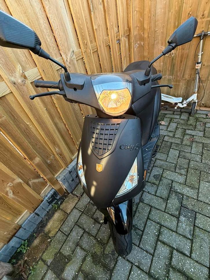 La souris city s bouwjaar 2022 (45 km), Fietsen en Brommers, Scooters | Overige merken, Zo goed als nieuw, Maximaal 45 km/u, Benzine