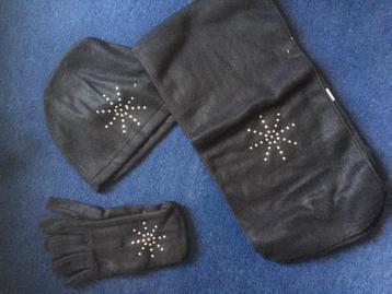 nieuwe muts, sjaal, handschoenen beschikbaar voor biedingen