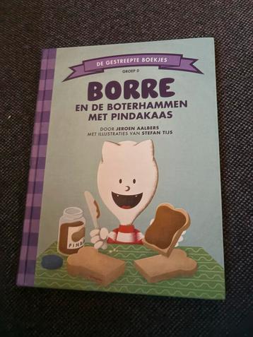 Borre en de boterhammen met pindakaas beschikbaar voor biedingen