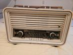 Te koop mooie oude radio.
Lampje stuk, Ophalen