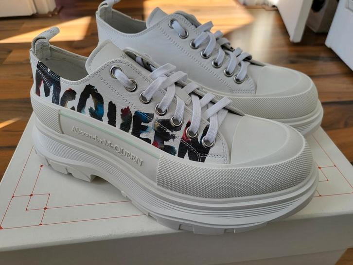 Alexander McQueen 42 Graffiti nieuw €750 nu €220 LV Gucci 1, Kleding | Heren, Schoenen, Nieuw, Sneakers of Gympen, Wit, Ophalen of Verzenden
