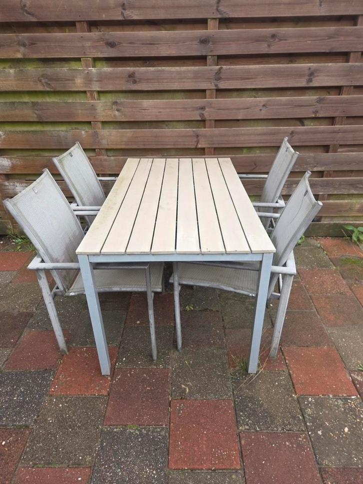 MOET WEG ZSM Tuinset met kussens - 4 stoelen en tafel, Tuin en Terras, Tuinsets en Loungesets, Gebruikt, Tuinset, Aluminium, 4 zitplaatsen