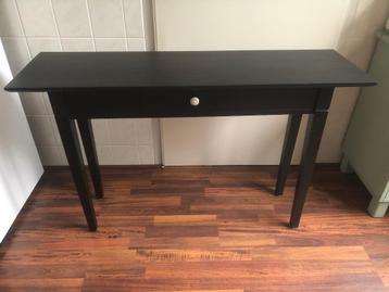 Sidetable beschikbaar voor biedingen