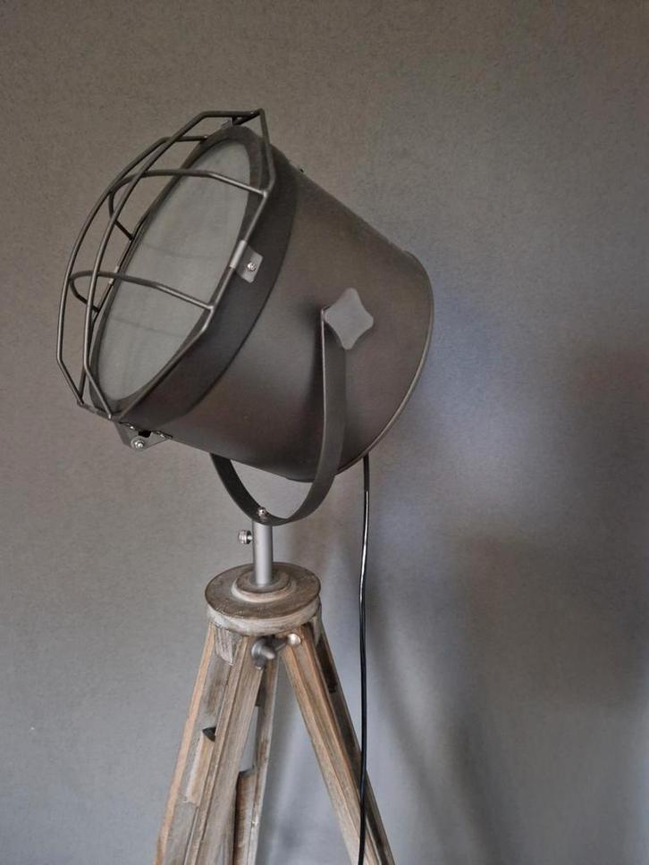 Industriële 3-poot lamp, Huis en Inrichting, Lampen | Vloerlampen, Zo goed als nieuw, 150 tot 200 cm, Hout, Metaal, Ophalen