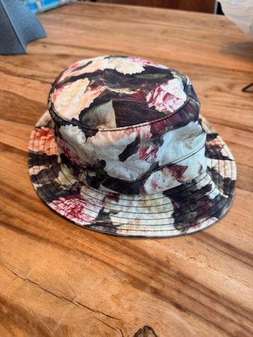 Supreme Power Corruption Lies bucket hat beschikbaar voor biedingen