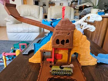 Thomas de Trein Dinosaurus Avontuur Set + 2 Treinen beschikbaar voor biedingen