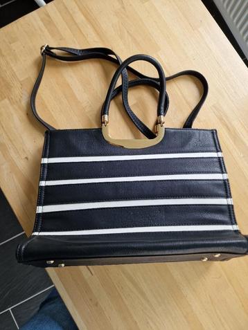 Zwarte Schoudertas met witte strepen beschikbaar voor biedingen