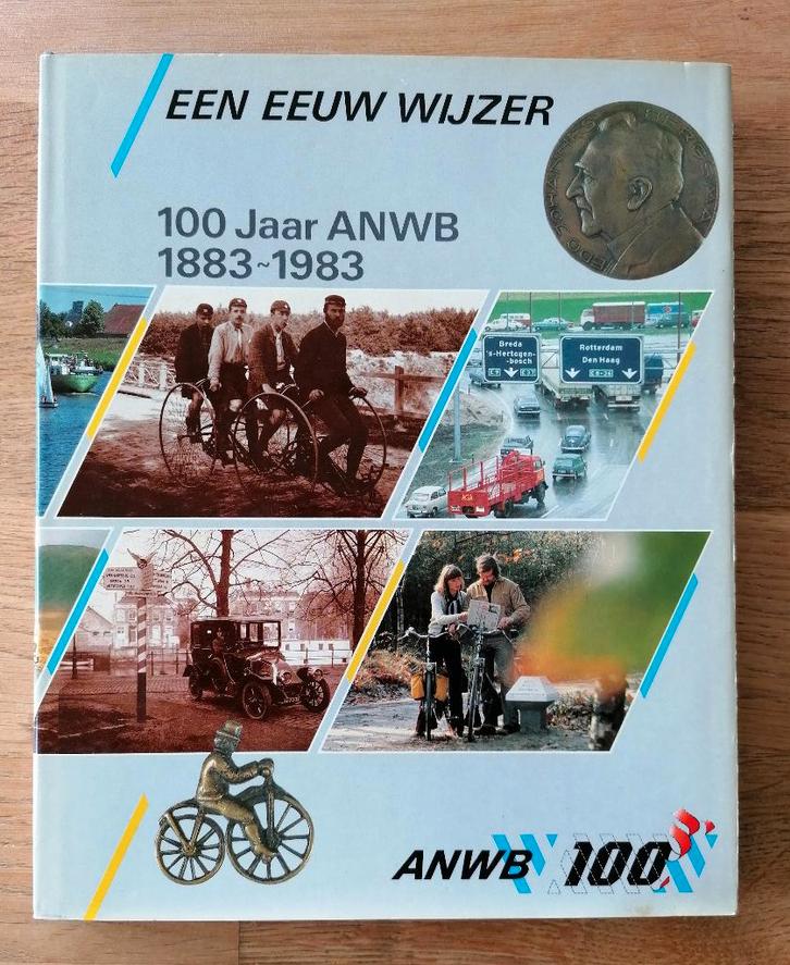 100 JAAR ANWB 1883/1983 – EEN EEUW WIJZER (DICK SCHAAP), Boeken, Auto's | Folders en Tijdschriften, Gelezen, Algemeen, Ophalen of Verzenden