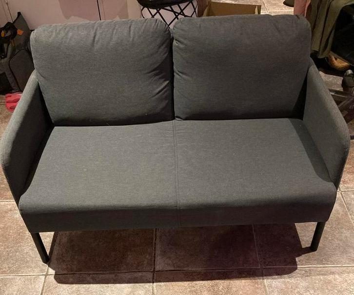 Nieuwstaat 2-zits bankje Glostad nieuwprijs €109 nu €65, Huis en Inrichting, Banken | Bankstellen, Nieuw, Tweepersoons, Minder dan 150 cm