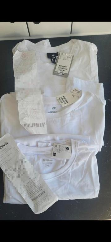 Nieuwe witte T-shirts beschikbaar voor biedingen