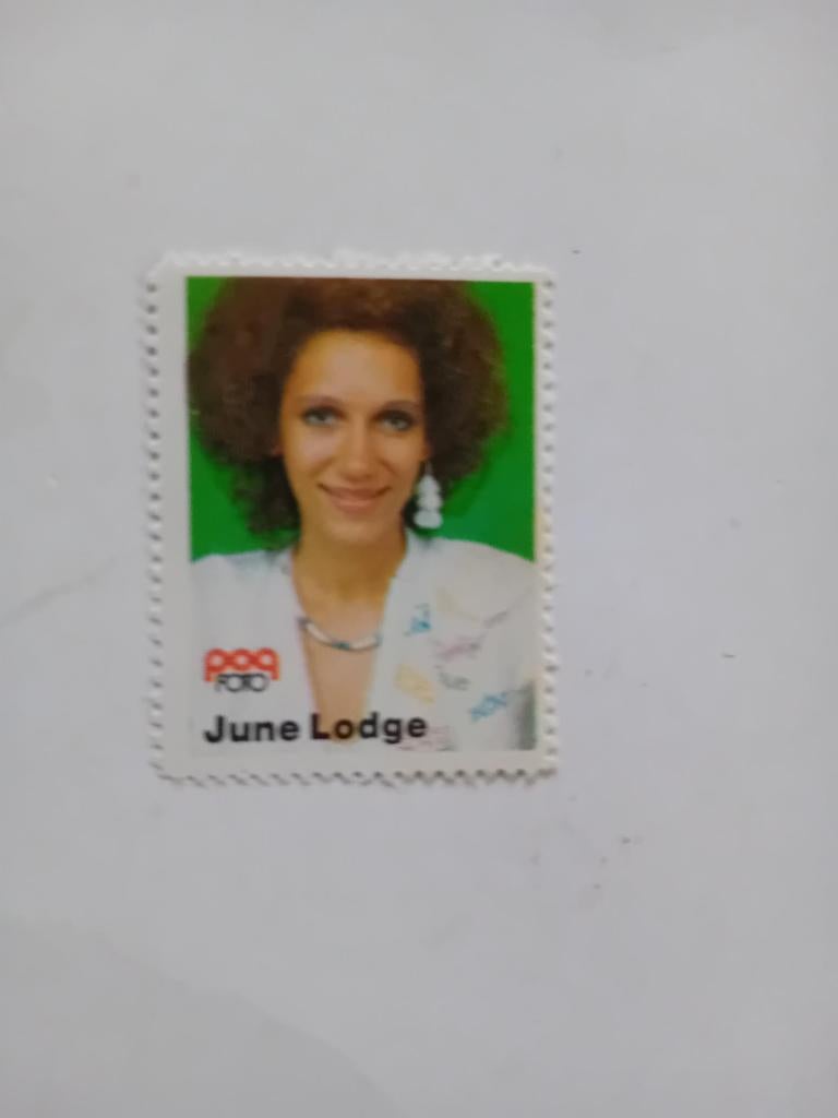 June Lodge sluitzegel Pop foto 4x3cm, Ophalen of Verzenden, Zo goed als nieuw, Foto of Kaart