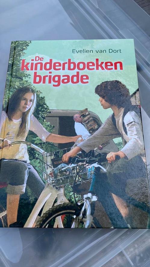 Evelien van Dort - De kinderboekenbrigade, Boeken, Kinderboeken | Jeugd | 10 tot 12 jaar, Zo goed als nieuw, Ophalen of Verzenden