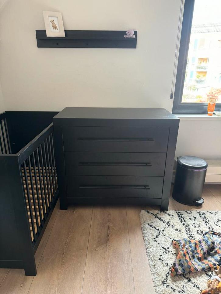 Zwarte Commode Babykamer, Kinderen en Baby's, Kinderkamer | Commodes en Kasten, Gebruikt, Commode, 90 tot 105 cm, 75 tot 100 cm