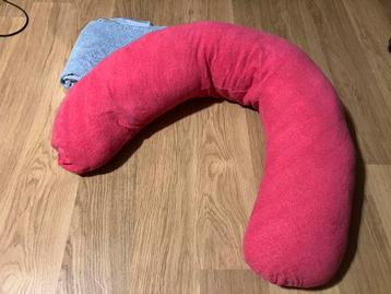 Voedingskussen met 2 hoezen beschikbaar voor biedingen