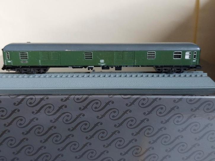 Minitrix 3082 - Gepäckwagen Düm902 (11652), Hobby en Vrije tijd, Modeltreinen | N-Spoor, Gebruikt, Wagon, Gelijkstroom, Trix, Ophalen of Verzenden