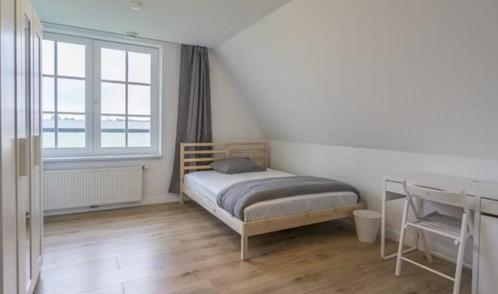 Ik ben dringend op zoek naar een kamer om te huren., Huizen en Kamers, Kamers te huur, Utrecht