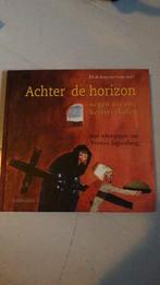 Achter de horizon, Ophalen of Verzenden, Zo goed als nieuw