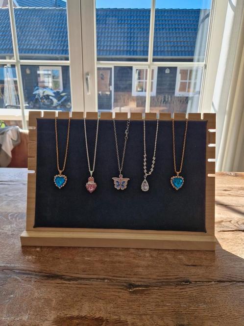 Partij dames kettingen 5 stuks inclusief houder NIEUW, Sieraden, Tassen en Uiterlijk, Kettingen, Nieuw, Ophalen of Verzenden