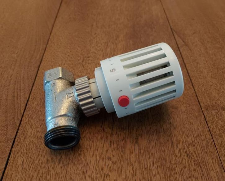 2 Honeywell thermostaatknoppen met radiatorkraan recht, Doe-het-zelf en Verbouw, Verwarming en Radiatoren, Gebruikt, Radiator