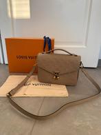 Louis Vuitton LV Pochette Métis Monogram Empreinte Leather, Ophalen of Verzenden, Zo goed als nieuw, Beige, Schoudertasje